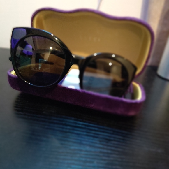 Gucci sunglasses 😎 - Picture 1 of 7